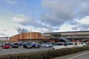 ニッケパークタウン（車10分、約2,400m）