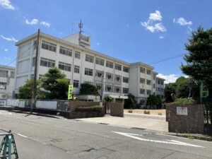 市立荒川小学校<br />
（徒歩10分/約750m）