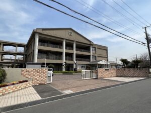市立氷丘小学校（約1,350m/徒歩17分）