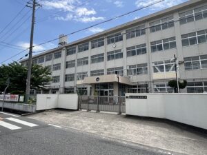 市立氷丘中学校（約1,360m/徒歩17分）