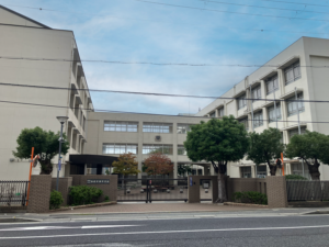 市立飾磨中部中学校（徒歩11分、約870ｍ）